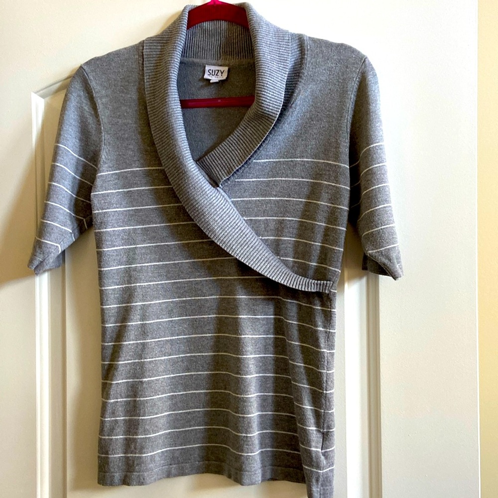 Suzy Shier cute striped top in size L